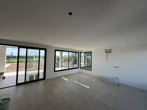 Casa 4 ambientes con 3 baños