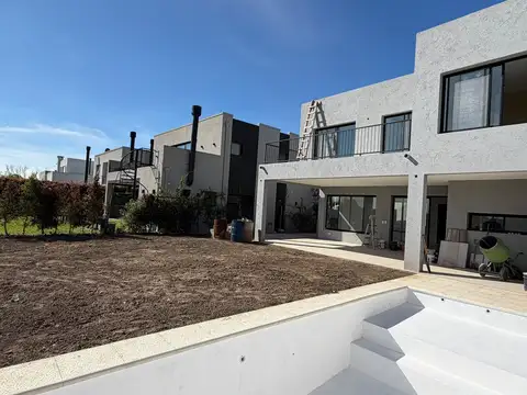 Casa en Venta en Vila Marina II 3 dormitorios, Villanueva 100