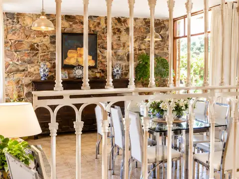 Casa 8 ambientes con 3 baños