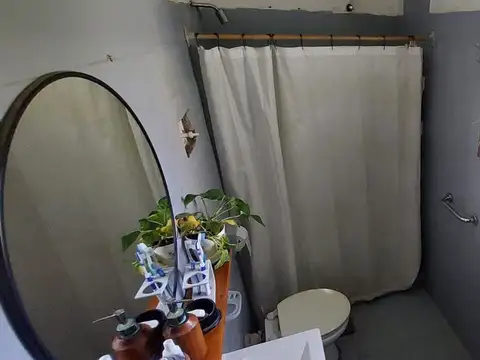 Casa 8 ambientes con 2 baños