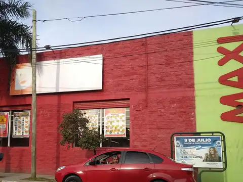 Av.25 de Mayo entre Rivadavia y vías FFCC Mitre