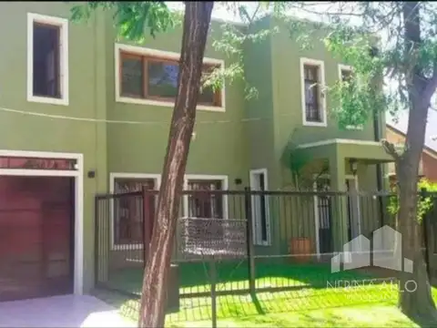 VENTA CASA CUATRO AMBIENTES UDAONDO