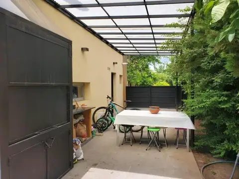 Casa 6 ambientes con 4 baños