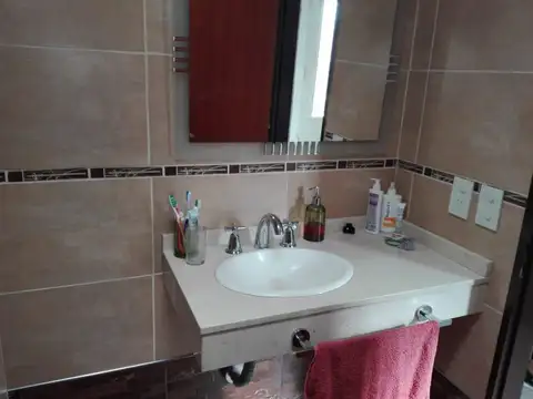 Depto Tipo Casa 5 ambientes con 2 baños