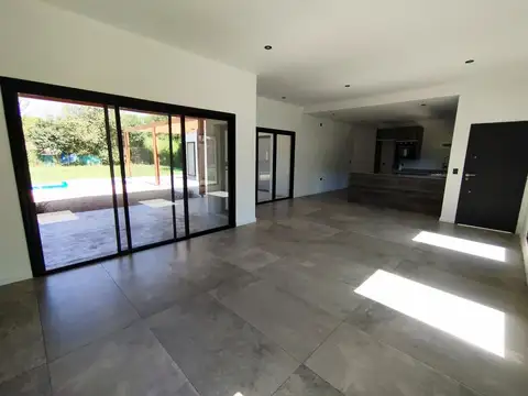 Casa en Venta con 4 cocheras