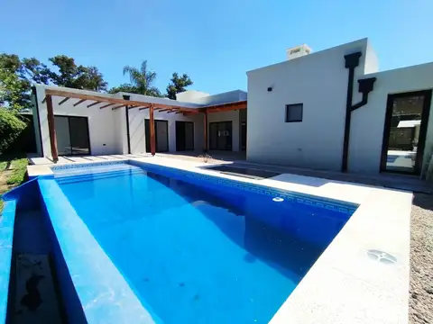 Casa en Venta en Loma Verde, USD 265.000