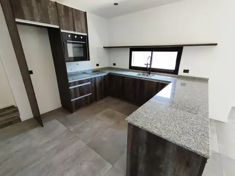Casa 4 ambientes con 3 baños