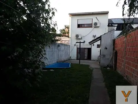 Casa en venta - 2 Dormitorios 1 Baño - 170mts2 - Quilmes