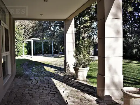 Casa 7 ambientes con 4 baños