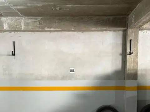 VENTA DE COCHERA TECHADA EN TORRE ELE