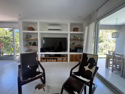 Casa en Venta con 3 cocheras