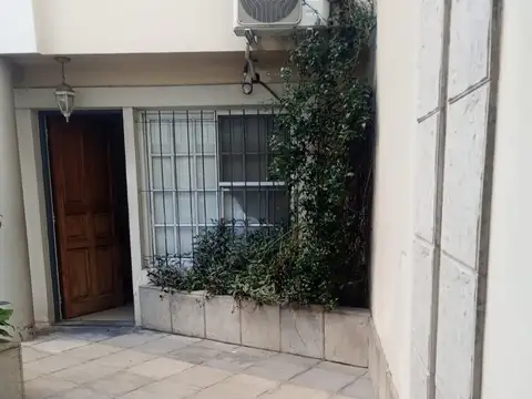 DUPLEX 3 AMB - COCHERA -  PLAYROOM - PATIO - LAVADERO CUBIERTO - BAÑO Y TOILETTE -MUY BUEN ESTADO - *** NO ACEPTA MASCOTAS ***