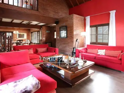 Casa 6 ambientes con 5 baños