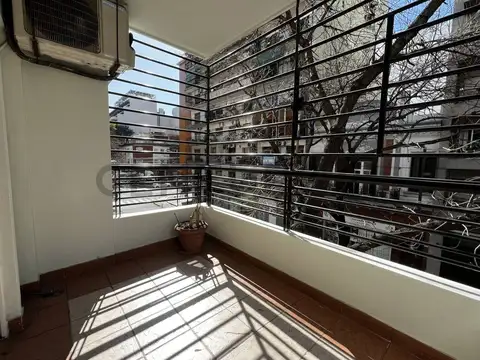 Alquiler 3 amb con cochera, balcón, impecable