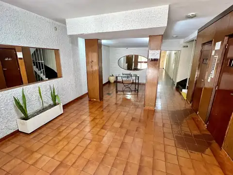 2 AMB - recién pintado . piso plastificado