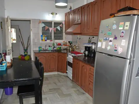Casa en venta de 4 dormitorios c/ cochera en Ramos Mejía