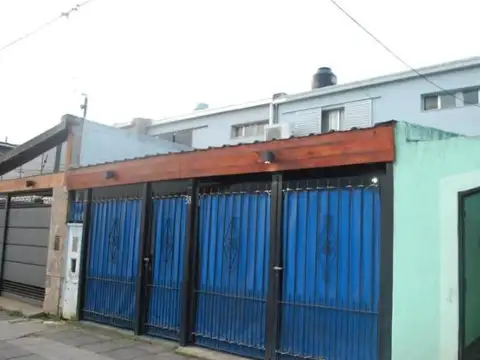 Casa en Venta con 2 cocheras