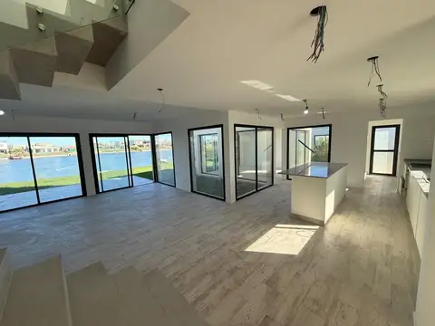 Casa 4 ambientes con 3 baños