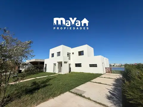 CASA A ESTRENAR EN VENTA -  SAN SEBASTIAN AREA 7