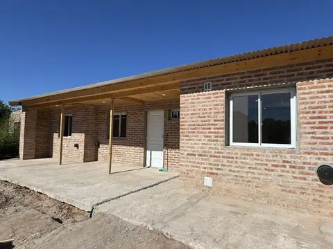 Alquiler - Casa 2 dormitorios | B° Costa del Río Neuquén | Centenario