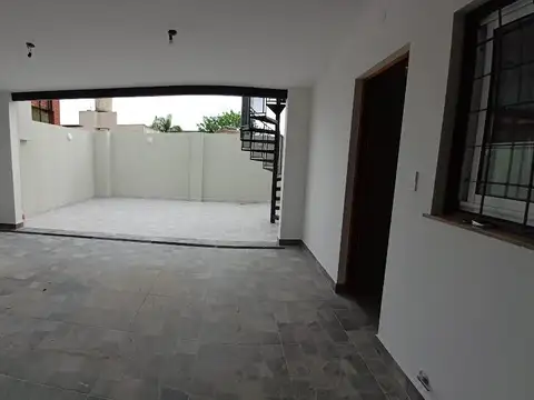 Depto Tipo Casa en Venta de 3 ambientes