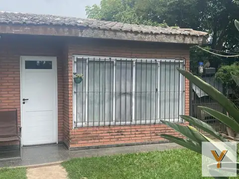 Casa en venta - 2 Dormitorios 1 Baño - Los Hornos