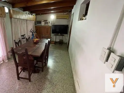Casa en venta - 2 Dormitorios 1 Baño - Los Hornos