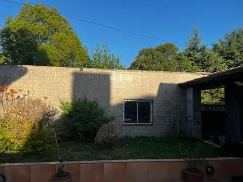 CASA 5 AMBIENTES VENTA CON PILETA, QUINCHO, GARAJE