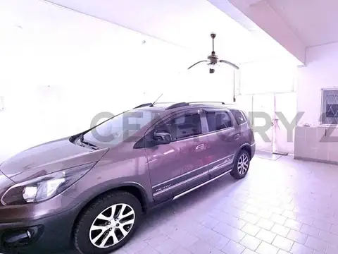 Casa 6 ambientes con 3 baños