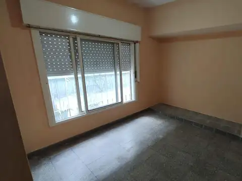 Depto Tipo Casa en Alquiler en Lomas De Zamora, $ 600.000