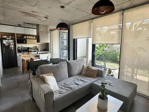 Depto Tipo Casa en Alquiler con 1 cocheras