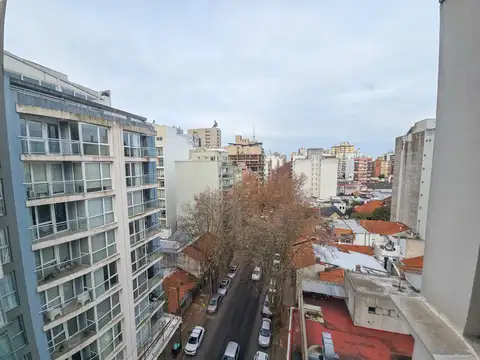 Departamento 2 amb. con balcón y espacio p/ auto - Gascón y San Luis