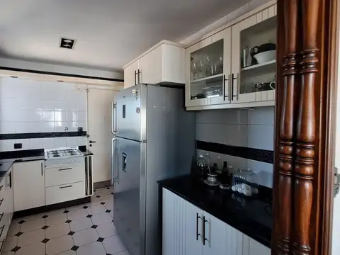 VENTA PISO 4 AMBIENTES CON HABITACIÓN DE SERVICIO