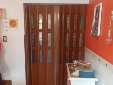 TRIPLEX   DE CUATRO AMBIENTES EN  HAEDO-MORON