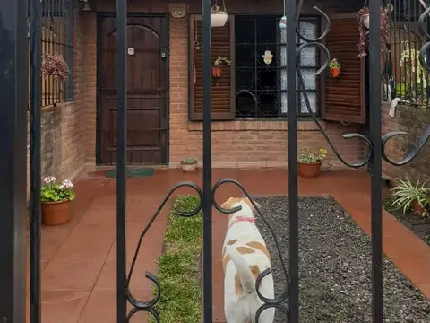  TRIPLEX   DE CUATRO AMBIENTES EN  HAEDO-MORON