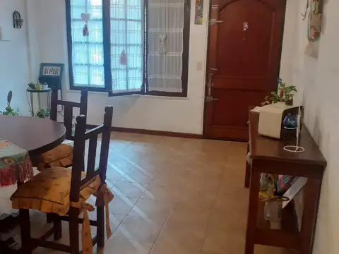 Depto Tipo Casa 4 ambientes con 2 baños