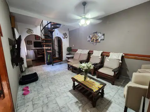Depto Tipo Casa en Venta 40 años