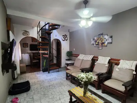 Depto Tipo Casa 4 ambientes con 2 baños