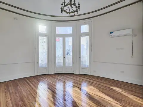 Edificio Francés de categoría en Recoleta, en esquina. Reciclado. Apto profesional