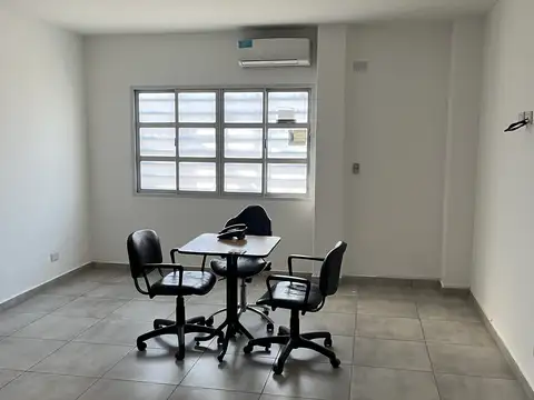 MONOAMBIENTE DIVISIBLE AL FRENTE,  LUMINOSO, BAJAS EXPENSAS, A PASOS DEL METROBUS CON GRAN VARIEAD DE TRANSPORTE