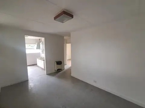 Casa 8 ambientes con 2 baños