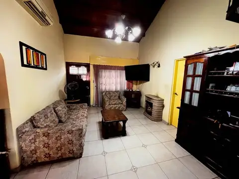 Casa 5 ambientes con 1 baño