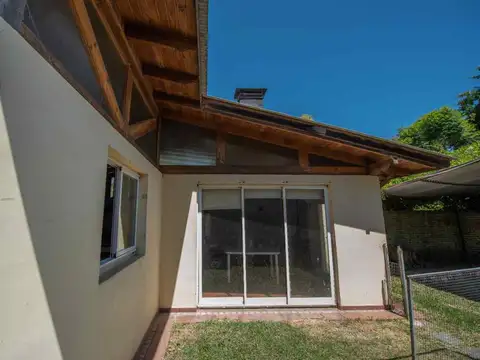 Casa 2 ambientes con 1 baño