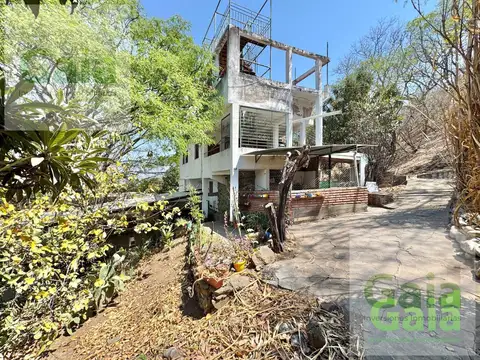 CASA Y PARQUE EN TRES CERRITOS