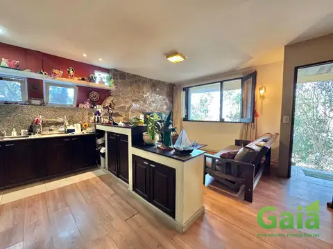 Casa 9 ambientes con 4 baños