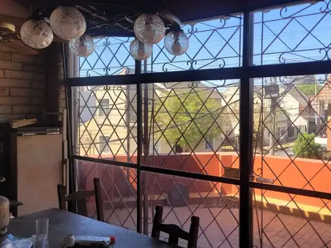 CASA DOS FAMILIAS EN VENTA LANUS ESTE