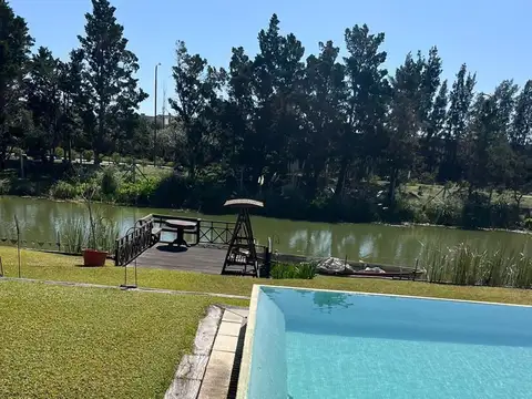 Casa 5 ambientes con 4 baños