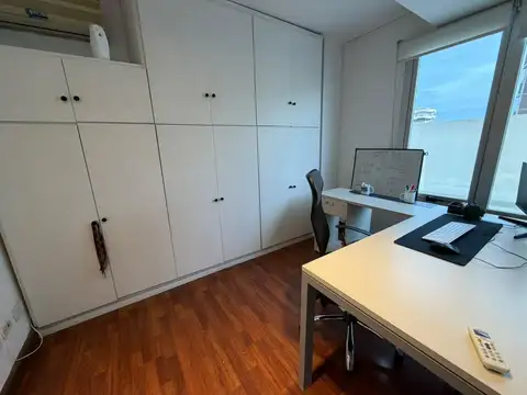 Oficina 7 ambientes con 2 baños