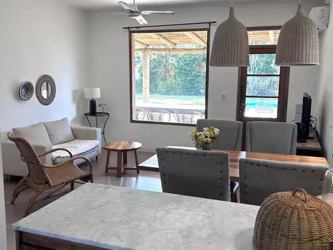 Casa en Alquiler con 1 cochera