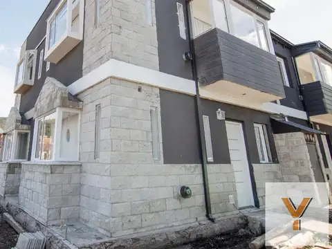 Casa duplex en venta - 2 dormitorios 1 baño - en construcción - 55mts2 - Junin De Los Andes
